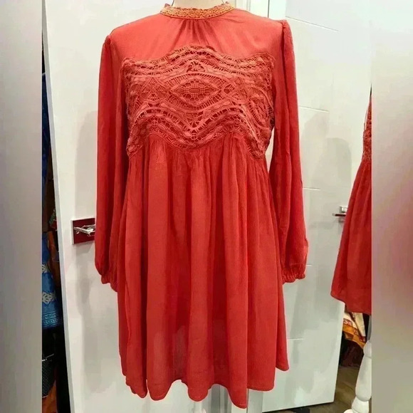 Crochet mini dress - Picture 1 of 11